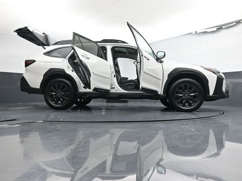 Used 2025 Subaru Outback Onyx Edition XT image 38