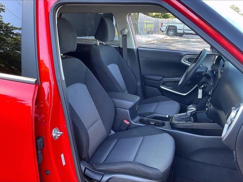 Used 2025 Kia Soul LX w/ LX Technology Package FWD image 8
