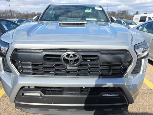 Used 2024 Toyota Tacoma TRD Sport w/ TRD Sport Upgrade Package AWD/4WD image 2