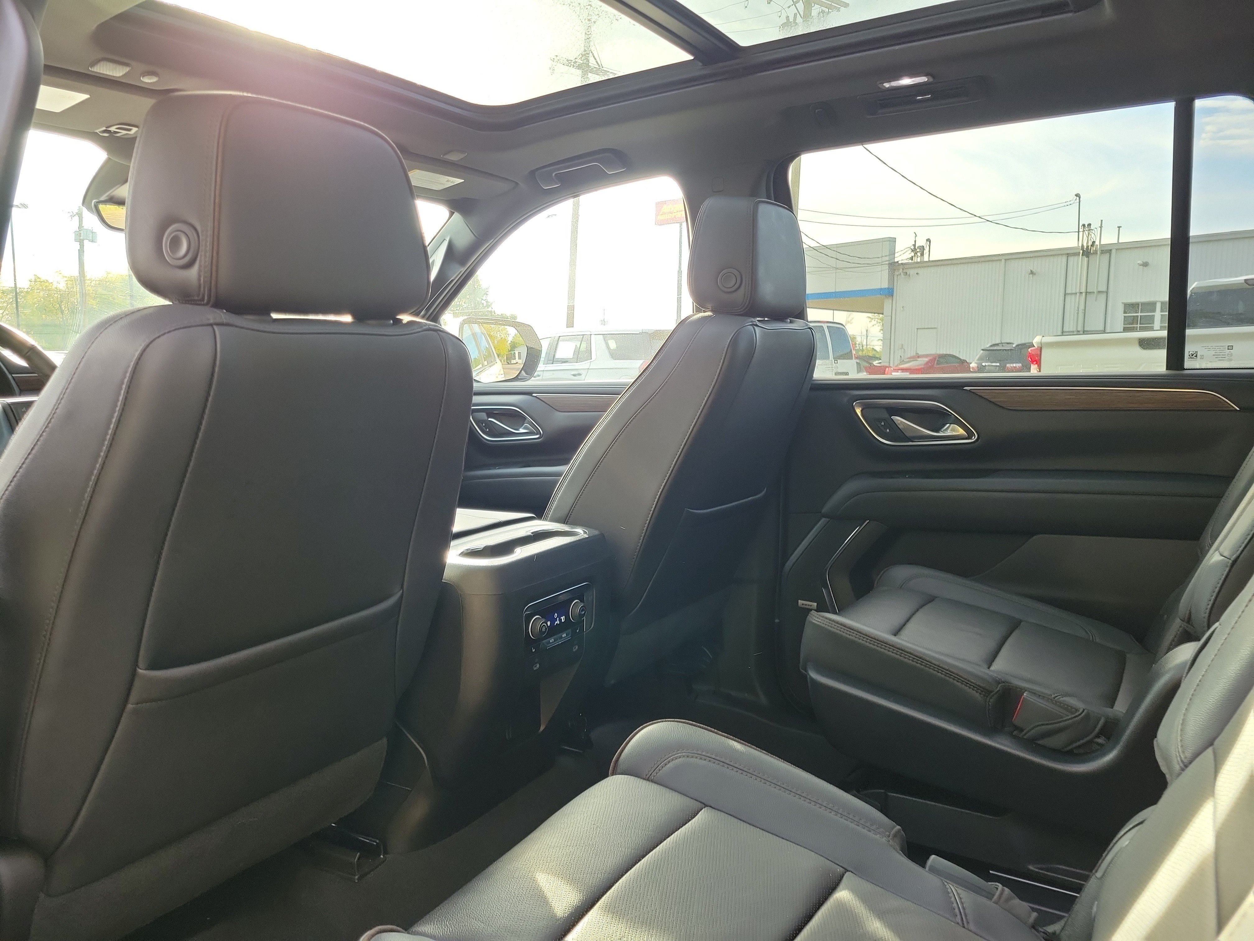 Used 2023 Chevrolet Suburban High Country AWD/4WD image 14
