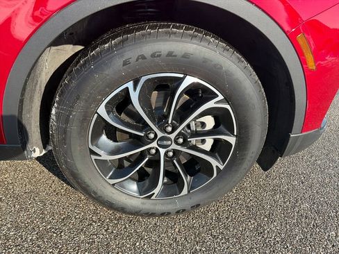 Used 2025 Lincoln Nautilus Premier w/ Equipment Group 102A image 9