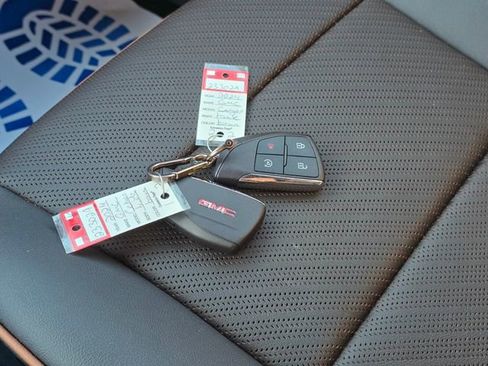 Used 2024 GMC Canyon AT4 w/ AT4 Premium Package image 28