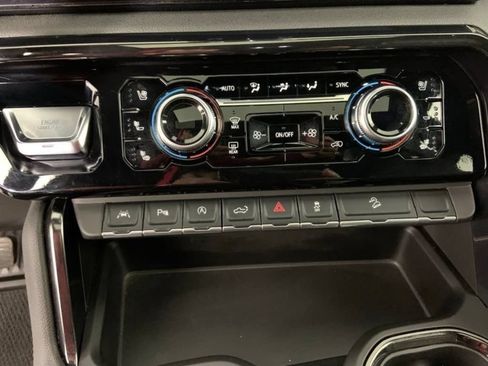 Used 2024 GMC Sierra 1500 AT4 w/ Technology Package AWD/4WD image 29