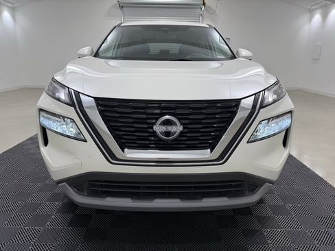 Used 2023 Nissan Rogue SV image 2