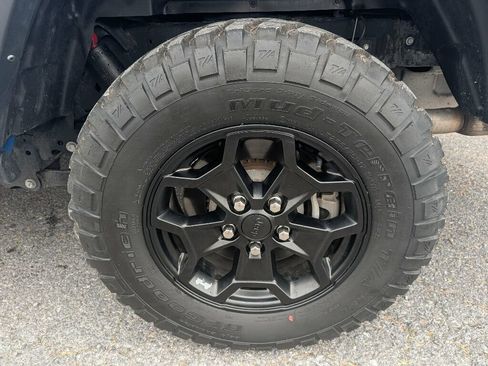 Used 2022 Jeep Gladiator Sport image 15