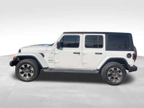 Used 2018 Jeep Wrangler Unlimited Sahara AWD/4WD image 3