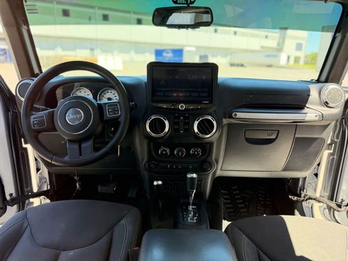 Used 2018 Jeep Wrangler Unlimited Sahara AWD/4WD image 25