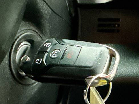 Used 2016 Ford F150 XLT w/ Equipment Group 302A Luxury image 9