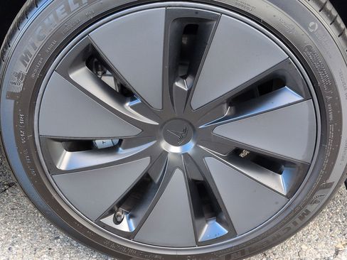 Used 2025 Tesla Model 3 image 13