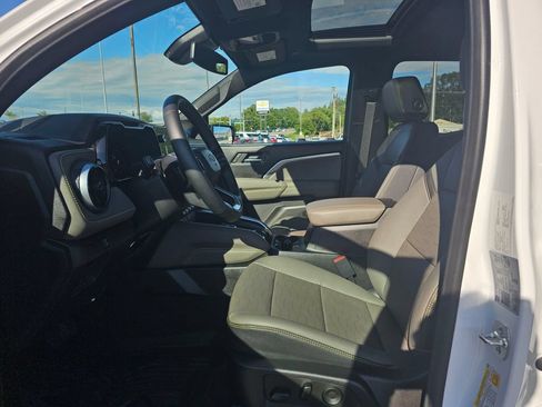 Used 2025 Chevrolet Colorado ZR2 w/ Technology Package AWD/4WD image 21