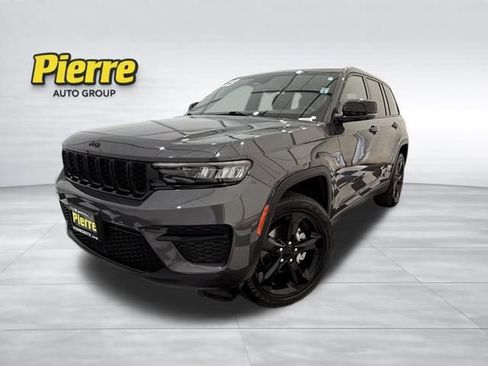 Used 2023 Jeep Grand Cherokee Altitude image 1
