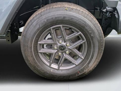 New 2025 Jeep Gladiator Sport image 9