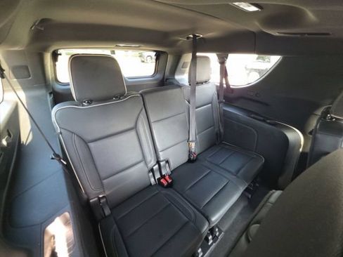 Used 2022 GMC Yukon XL SLT w/ SLT Premium Package AWD/4WD image 14