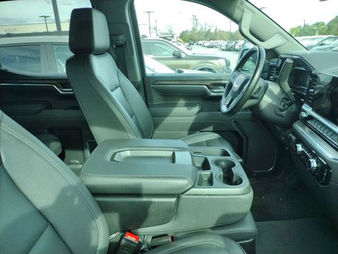 Used 2025 GMC Sierra 1500 SLT image 4