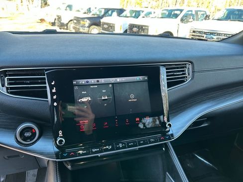 Used 2024 Jeep Wagoneer Series II image 17