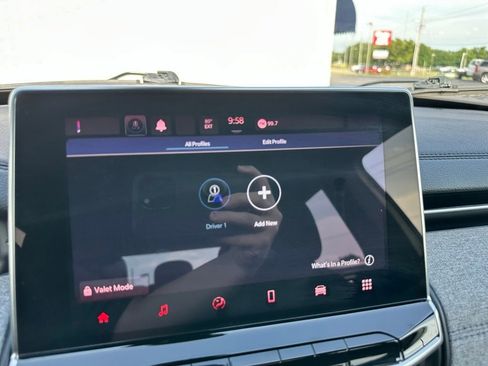 Used 2024 Jeep Compass Sport image 12