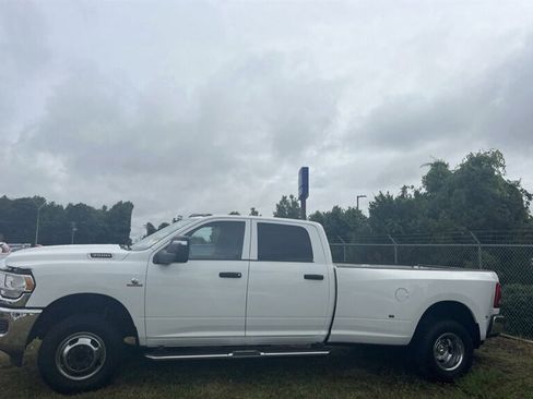 Used 2023 RAM 3500 Tradesman w/ Chrome Appearance Group AWD/4WD image 8