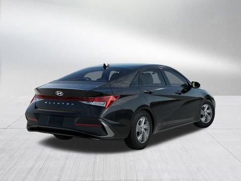 New 2026 Hyundai Elantra SE FWD image 4