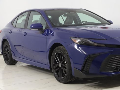 Used 2025 Toyota Camry SE image 37