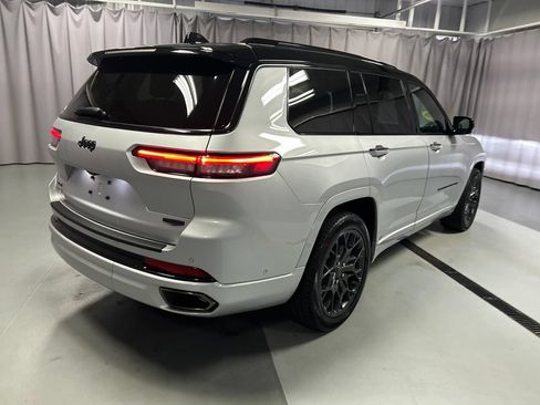 Used 2025 Jeep Grand Cherokee L Summit w/ Obsidian Package AWD/4WD image 7
