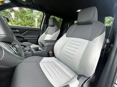 Used 2025 Toyota Tacoma TRD Sport AWD/4WD image 27