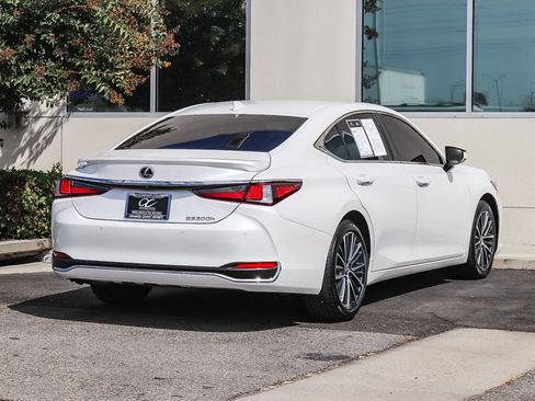 Used 2025 Lexus ES 300h w/ Premium Package FWD image 8