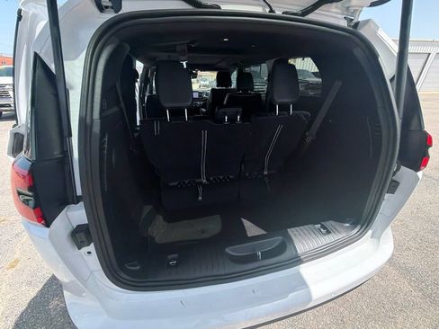 Used 2025 Chrysler Pacifica Limited FWD image 32