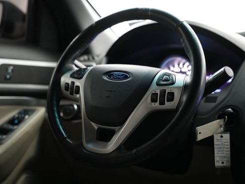 Used 2013 Ford Explorer XLT image 11