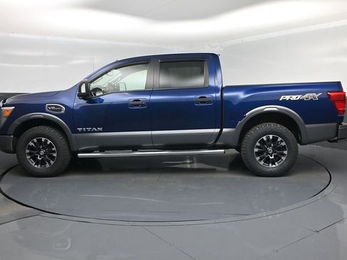 Used 2017 Nissan Titan PRO-4X w/ Pro-4x Convenience Package AWD/4WD image 10