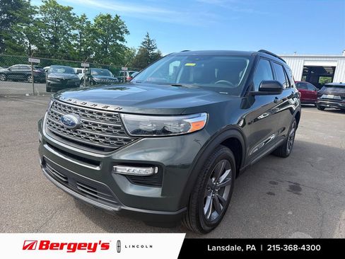 Used 2024 Ford Explorer XLT w/ Equipment Group 202A AWD/4WD image 1