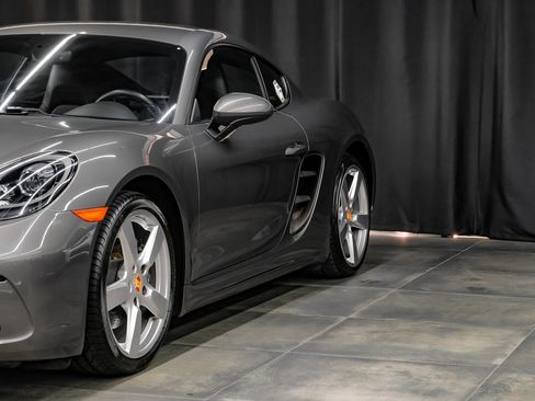 Used 2022 Porsche 718 Cayman image 7