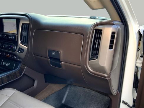Used 2015 GMC Sierra 2500 Denali w/ Duramax Plus Package AWD/4WD image 17