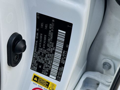 Used 2019 Toyota Highlander XLE image 38