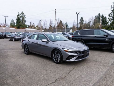 Used 2024 Hyundai Elantra Limited image 25