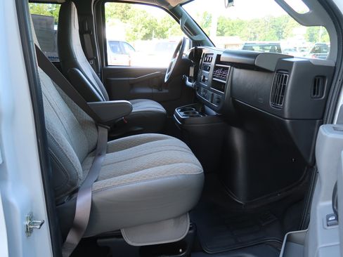 Used 2025 Chevrolet Express 3500 LS RWD image 37