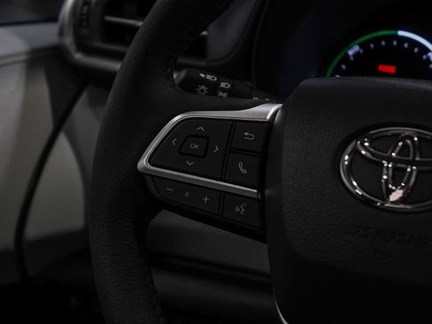 Used 2025 Toyota Sienna XLE w/ XLE Plus Package image 16