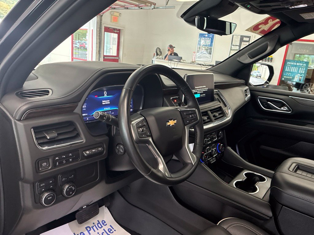 Used 2023 Chevrolet Suburban Premier w/ Premium Package 2 AWD/4WD image 17