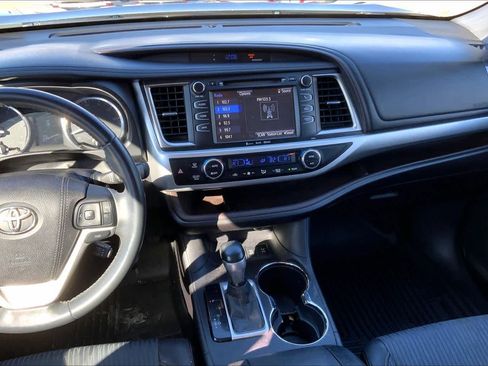 Used 2016 Toyota Highlander LE image 7