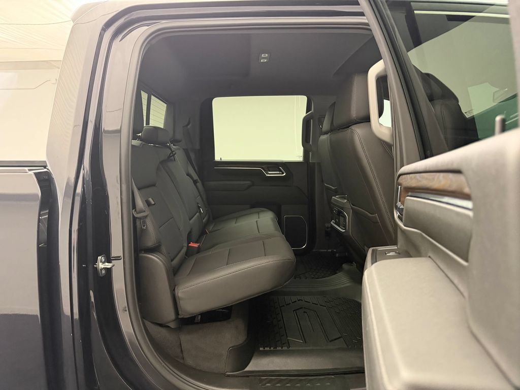 Used 2024 GMC Sierra 2500 SLT w/ SLT Premium Package AWD/4WD image 29