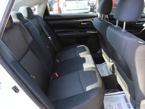 Used 2017 Nissan Altima 2.5 SR w/ Midnight Edition Package FWD image 11