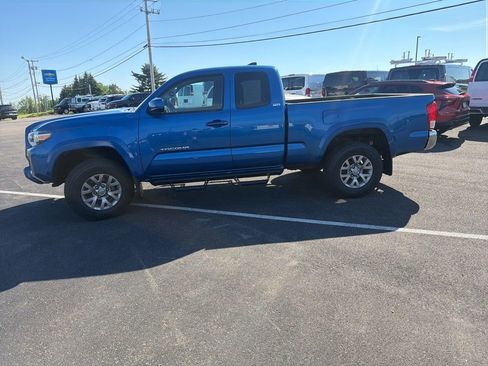 Used 2016 Toyota Tacoma SR5 AWD/4WD image 4