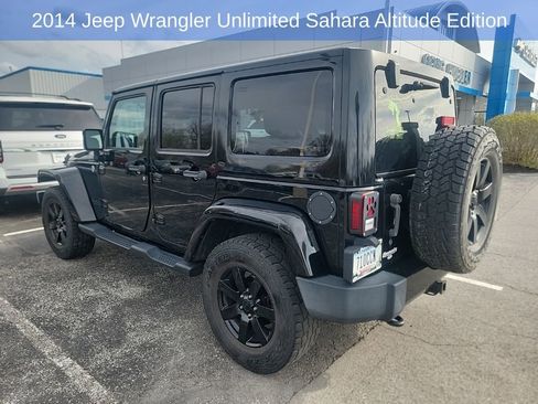 Used 2014 Jeep Wrangler Unlimited Sahara image 2