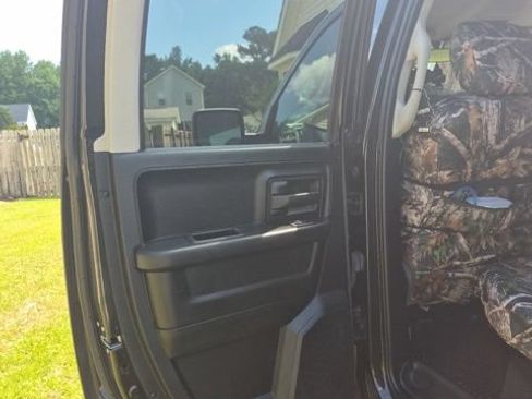 Used 2018 RAM 1500 Express w/ Black Ram 1500 Express Group RWD image 6