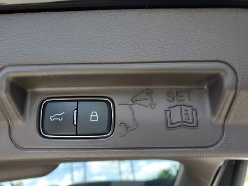 Used 2022 Ford Explorer Platinum w/ Equipment Group 601A image 6