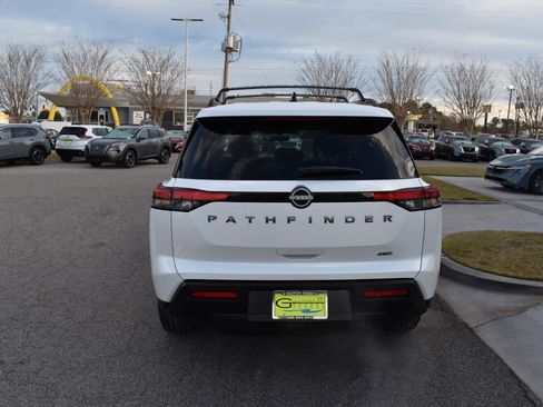 New 2026 Nissan Pathfinder SV image 7