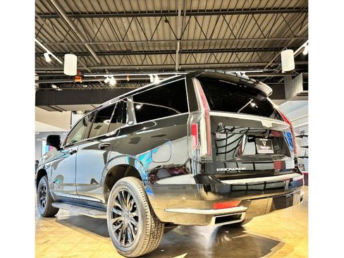 Used 2021 Cadillac Escalade Luxury image 16