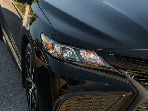 Used 2023 Toyota Camry SE image 4