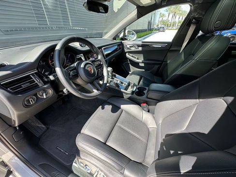 Certified 2026 Porsche Macan Turbo AWD/4WD image 4