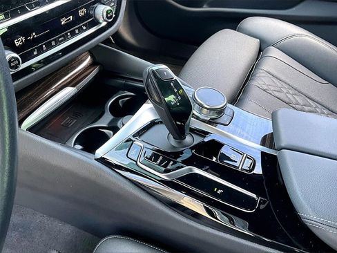 Used 2023 BMW 530i 530i w/ Premium Package image 15