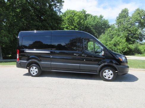 Used 2017 Ford Transit 250 148 Medium Roof RWD image 5